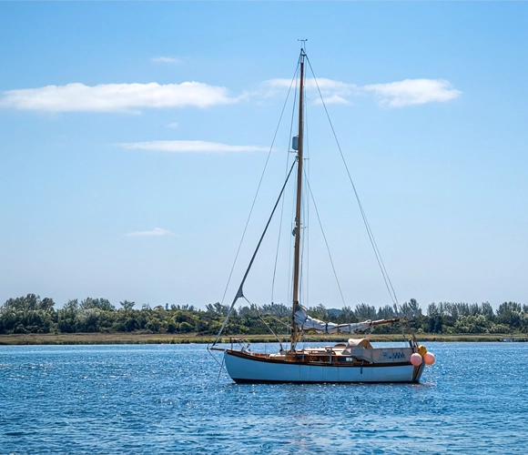 Segelyacht Mowa auf dem Wasser